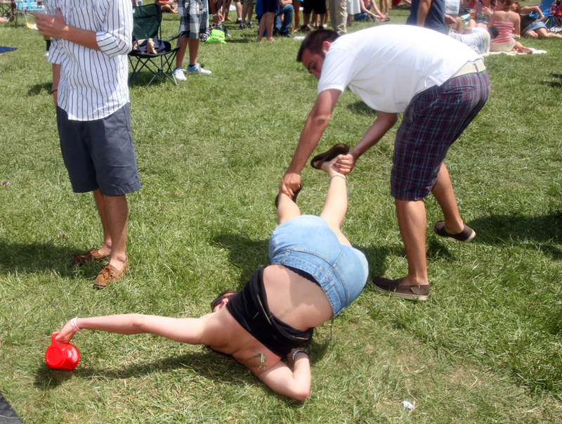 Illustration for article titled Preakness Infield Exposé: I See The Blush Upon Thy Ass Cheeks, Maryland!